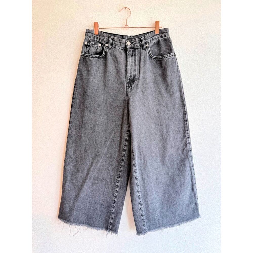 Topshop Moto Cropped Wide Leg High Rise Jeans with Raw Hem in Gray size W28" L24